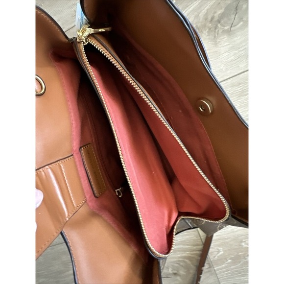 Adrienne Vittadini Dark Brown Tan‎ Logo Signature Bag W/ Strap - Picture 7 of 7